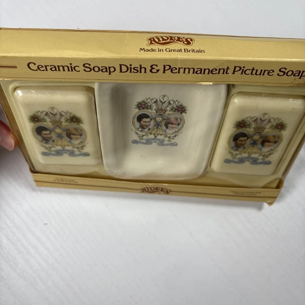 Vintage Aidees Princess Diana Prince Charles Soap Dish Permanent Picture NEW